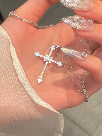 1 st. lyxigt kors- och stjärnformat hängehalsband i 925 sterlingsilver med glittrande kubisk zirkonia, eleganta modesmycken för kvinnor, fest och present till nära och kära.