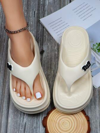 女士夏季人字拖鞋，设计简约，厚底柔软，舒适休闲防滑沙滩人字拖