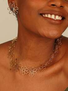 3 pièces Ensemble de bijoux Boucles d'oreilles à clous fleur en fil de métal doré, Collier ras-du-cou floral épais pour femmes