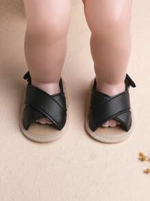 1 双男童纯色钩环设计平底休闲凉鞋，适合室内穿着，夏季