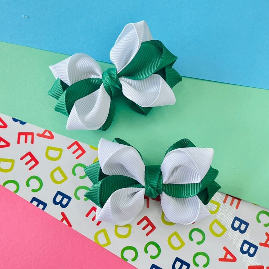 Dupla de laço /Duplinha de laço / Duplinha verde com branco / Laço escolar no bico de pato / laço F sem aplique - Verde - Visão 1