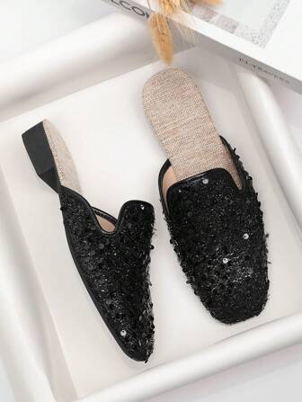 نعال مسطحة ذات أصابع مربعة للسيدات مزينة بإبزيم فضي/ذهبي، صندل بأصبع مغلق، منفذ، مع كعب منخفض، مناسب لارتداء مع الفساتين، زلاجات بري ملساء ذات بلورات لامعة، صيفي