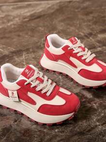 Scarpe casual sportive da donna primavera 2025, sneaker con platform e suola spessa, in stile patchwork