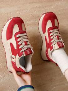 Scarpe casual sportive da donna primavera 2025, sneaker con platform e suola spessa, in stile patchwork