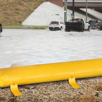 Flood Barrier, Height Sandbag Alternative, Water Barrier For Flooding With Great Waterproof Effect, Reusable PVC Water Diversion Tubes, Flood Barriers For Home, Door, Garage