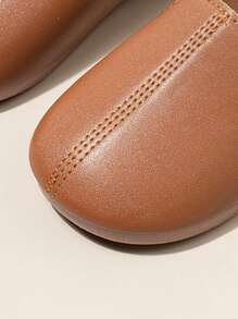1 paire de chaussures enfants à enfiler, simples, de couleur unie, à l'apparence du . Chaussures de danse à la mode pour garçons, antidérapantes, décontractées, souples. Chaussures plates polyvalentes pour filles.