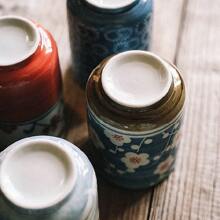 4 stuks 320 ml blauw en wit porseleinen theekopje met geschenkdoos, Japanse stijl handgetekende vriendelijke thee koffie melk wijn sushi mok creatieve familie restaurant decoratie reiscadeau voor vrienden
