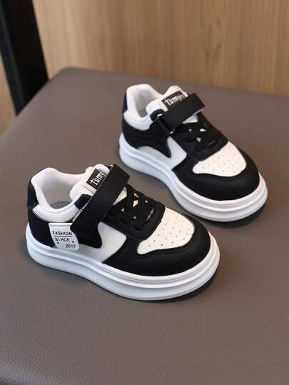 1 par de zapatos deportivos para niñas pequeñas con bloques de color, zapatillas casuales cómodas y antideslizantes, zapatos de tenis de suela blanda adecuados para bebés para uso al aire libre/viajes/caminar