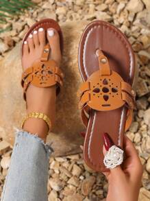 Flache Sandalen für Damen für den Sommer – Metallschnallendekor, rundes Zehendesign, einzelner Riemen, lässig für den Alltag, braun, Kunstleder, Cut Out