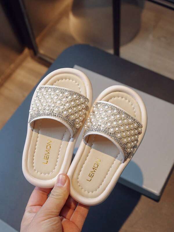 Sandalias planas de 2025 niñas con nuevos destellos, perlas incrustadas, brillantes rhinestones, fashión, cómodas y ligeras para tiempo libre, interior y exterior, ocio, fiesta de vacaciones