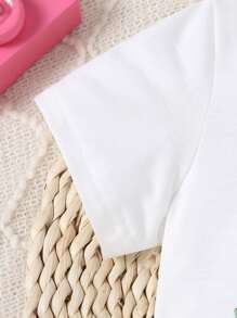 Set de 2 piezas para niñas que incluye camiseta de manga corta con cuello redondo y estampado de dibujos animados en la espalda, y shorts casuales de unicolor cómodos, ideal para verano