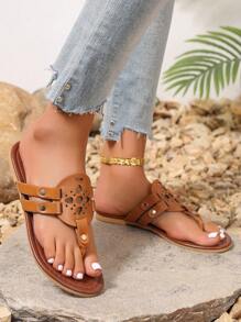 Flache Sandalen für Damen für den Sommer – Metallschnallendekor, rundes Zehendesign, einzelner Riemen, lässig für den Alltag, braun, Kunstleder, Cut Out