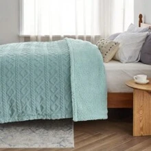 1pc Flannel Blanket For Sofa, Furry Soft And Cozy Fluffy 3D Jacquard Woven Blanket For Home Decoration, Lightweight Warm Blanket, Cozy Textured Blanket For Bed, Valentine's Day Gift