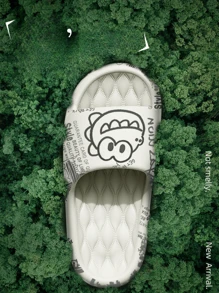 Men's Printed Bear Slides, Indoor Slippers Made Of EVA, Soft & Lightweight, Cute Cartoon Design, Couple Shoes, Can Be Worn Outdoors, Fashionable Fashionable Sandals For Summer - White - View 2