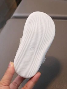 1 双婴儿软底防滑步行鞋（适合女婴） - 銀色 - 查看 8