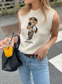Nouveau débardeur pour femmes à col rond, printemps et été. Avec un motif imprimé d'un nounours portant un sac à dos et une casquette de baseball. T-shirts d'été blancs, simples et élégants, convenant pour les déplacements. Hauts tricotés d'été pour femmes
