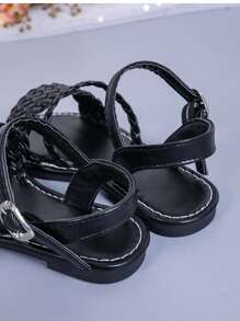 1 Paar schlichte schwarze Sandalen für Kleinkind/Kinder, PU Geflecht-Riemen mit Metallschnalle und offenem Zehendesign, rutschfest, modisch und niedlich im Römerstil, geeignet für Schüler von 3-15 Jahren für den täglichen, lässigen oder Partygebrauch, Frühling/Sommer 2025