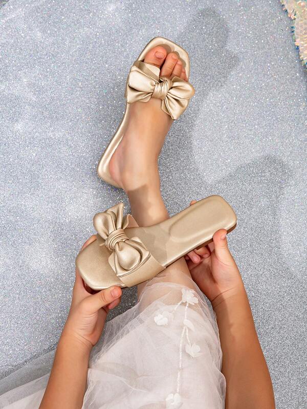 1 Pair Fashionable Bow Decor Woven Slippers For Girls
