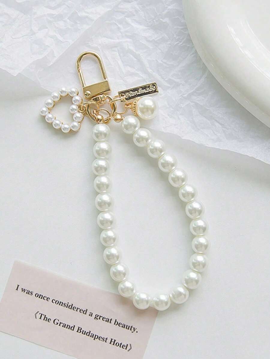 时尚简约仿珍珠腕带，适用于手机，配有可爱贝壳心形手链、钥匙扣、钱包吊坠、耳塞盒盖，适用于手机、钱包、耳塞盒、背包