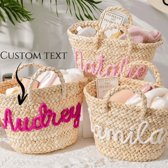 1 pièce Sac fourre-tout de plage avec lettre de nom personnalisée, sac à main mode, cadeau pour hôtesse/demoiselle d'honneur, cadeau de fête/anniversaire/Noël. Portable, multifonctionnel, polyvalent, grande capacité, fonctionnel, pratique, pour les affaires/le trajet/le travail/le bureau, pour la remise des diplômes, pour les mariages, fournitures scolaires, pour les adolescents, les élèves de collège, les élèves de lycée, les étudiants universitaires, les étudiants de première année, de deuxième année, de première année, de première année, de deuxième année