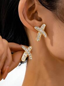 1 par de pendientes de letra con strass elegantes y a la moda, adecuados para usar a diario
