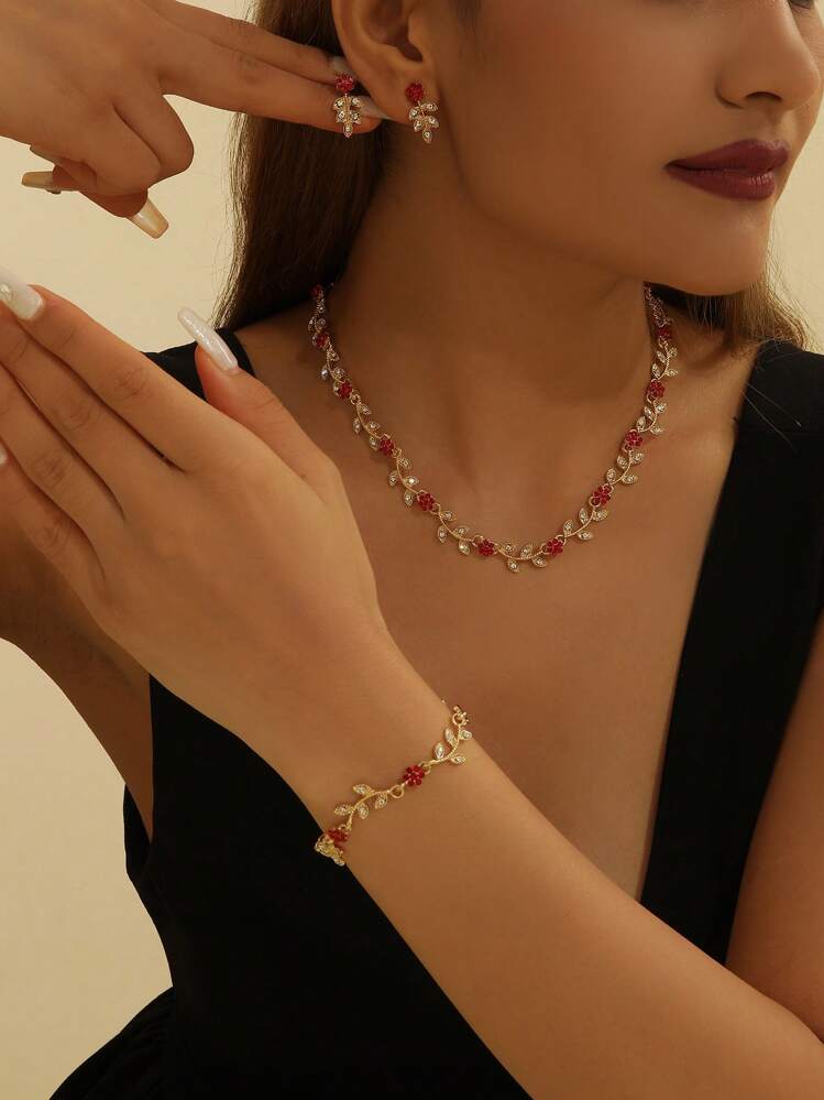 Parure 4 pièces composée de boucles d'oreilles, collier et bracelet avec fleurs rouges et strass, accessoires de robe de mariée