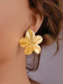 1 Pair Vintage French Style Exaggerated Floral Design Earrings, Suitable For Daily Wear - Gold - View 1
