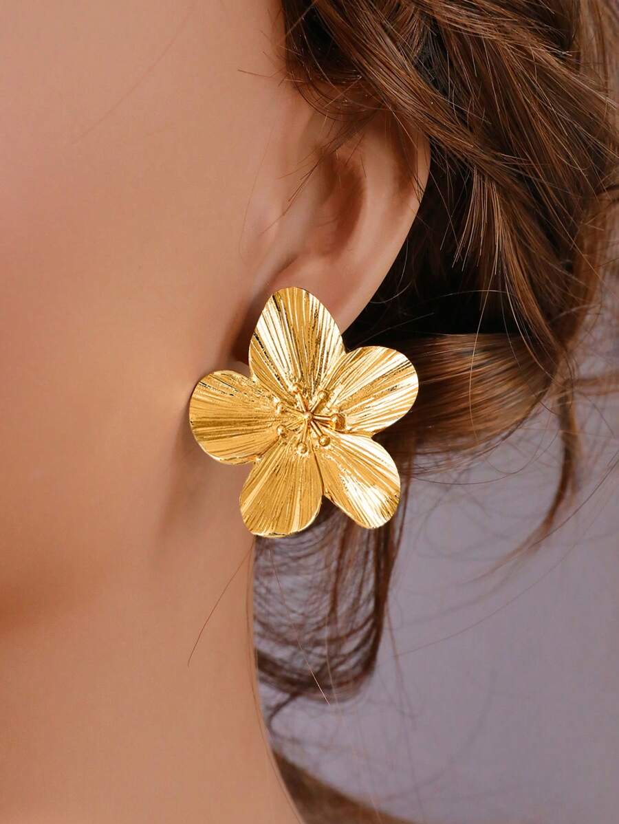 1 Pair Vintage French Style Exaggerated Floral Design Earrings, Suitable For Daily Wear - Gold - View 1