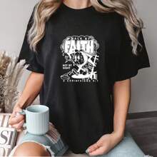 Camiseta Oversized Estampa Bíblica 2 Coríntios 5:7 porque andamos por fé, e não pelo que vemos