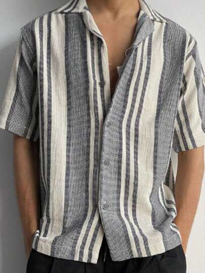 Camisa de manga corta casual a rayas para hombres, camisa de trabajo versátil y de moda para negocios y uso casual, cuello vuelto, abotonadura frontal completa