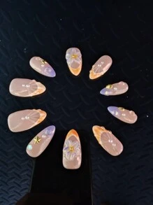 10片纯手工按压式指甲，短杏仁形，海滩️配色，凸起的线条，金色星星，金色扇贝配件，手工捏制的凸起花朵等。适合日常休闲度假，去海滩，参加派对等活动。美甲用品指甲 - 彩色 - 查看 3