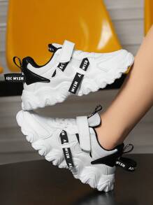 1 双男童时尚透气休闲运动鞋，适合所有季节和日常穿着