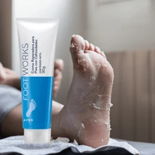 Crema reparadora para pies con callosidades 90 g Footworks Humecta, suaviza, y reduce callosidades - 3 piezas - Ver 2