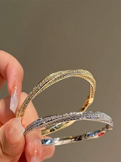 镀方晶锆石扭曲手镯，简约时尚百搭奢华珠宝配饰，情人节礼物