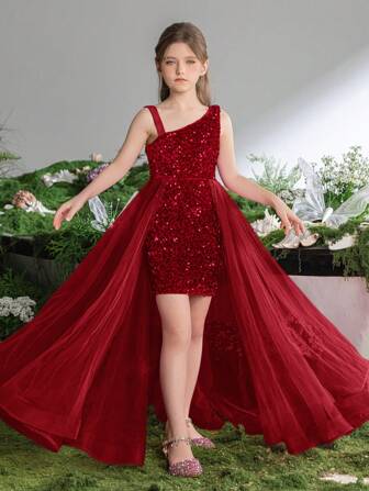 1件十幾歲少女的鑲珠連衣裙,不對稱的領口和網紗腰部細節