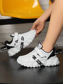 1 双男童时尚透气休闲运动鞋，适合所有季节和日常穿着