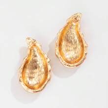A Pair Of Water Drop Carving Pattern Retro Zinc Alloy Metal Wind Gold Elegant Design Elegant Simple Daily Versatile Casual Fashion Ladies Earrings Stud Earrings Multi-Item Party Favor Packs