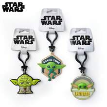 Disney 1 PIEZA Llavero de PVC de Yoda como accesorio de bolso, decoración colgante, llavero encantador, accesorio original de llave de coche, adorno para bolso, regalo de recuerdo para fiesta de cumpleaños