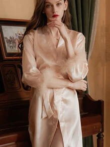 1pc Feather Bridal Robe, Wedding Party Robe, Bride Sleepwear, Embroidered Letter Satin Robe, Customized, Bridesmaid Gift, Home & Bathroom Decor