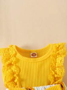 Mono de retazos para bebé niña, con estampado de flores, encaje, sin mangas, cuello redondo, lazo frontal y diadema - Amarillo - Ver 4