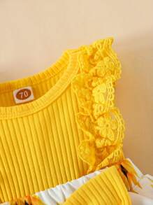 Mono de retazos para bebé niña, con estampado de flores, encaje, sin mangas, cuello redondo, lazo frontal y diadema - Amarillo - Ver 5