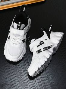 1 双男童时尚透气休闲运动鞋，适合所有季节和日常穿着