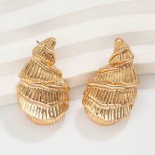 A Pair Of Water Drop Carving Pattern Retro Zinc Alloy Metal Wind Gold Elegant Design Elegant Simple Daily Versatile Casual Fashion Ladies Earrings Stud Earrings Multi-Item Party Favor Packs