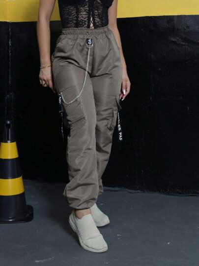 Calça Cargo jogger Premium Feminina Com CORRENTE e detalhe refletivo com bolsos laterais