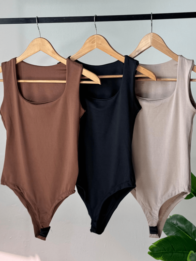 Kit 3 Body Feminino Decote Quadrado Alça Larga Regata Suplex Liso Casual