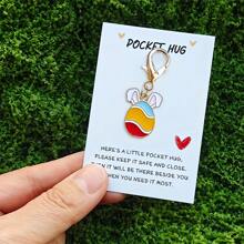 1套或4套可爱的迷你复活节彩蛋钥匙扣、Pocket Hug蛋形吊坠和Pocket Hug复活节卡片钥匙扣。非常适合生日、情人节、复活节、母亲节和父亲节。它们可以作为特别的鼓励礼物、可爱的迷你纪念品、鼓舞人心的珠宝和其他配饰。 - 彩色 - 查看 9