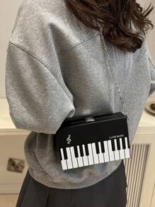 1 pièce Nouveau sac bandoulière mini stylé à imprimé piano, thème musical de fête. Sac à épaule carré avec motif de clavier de piano. Boucle et bandoulière en métal. Convient pour les fêtes musicales et en cadeau pour femmes. Boîte rigide peut ranger un téléphone
