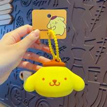 Sanrio 1/2 pezzi Accessori per borsa da viaggio a forma di personaggio Ciao Kitty Kawaii in silicone, per Kuromi My Melody Cinnamoroll Pompom Purin e Pochacco - Design durevole, resistente all'acqua e facile da pulire