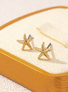 1 Pair Delicate Golden Starfish Earrings