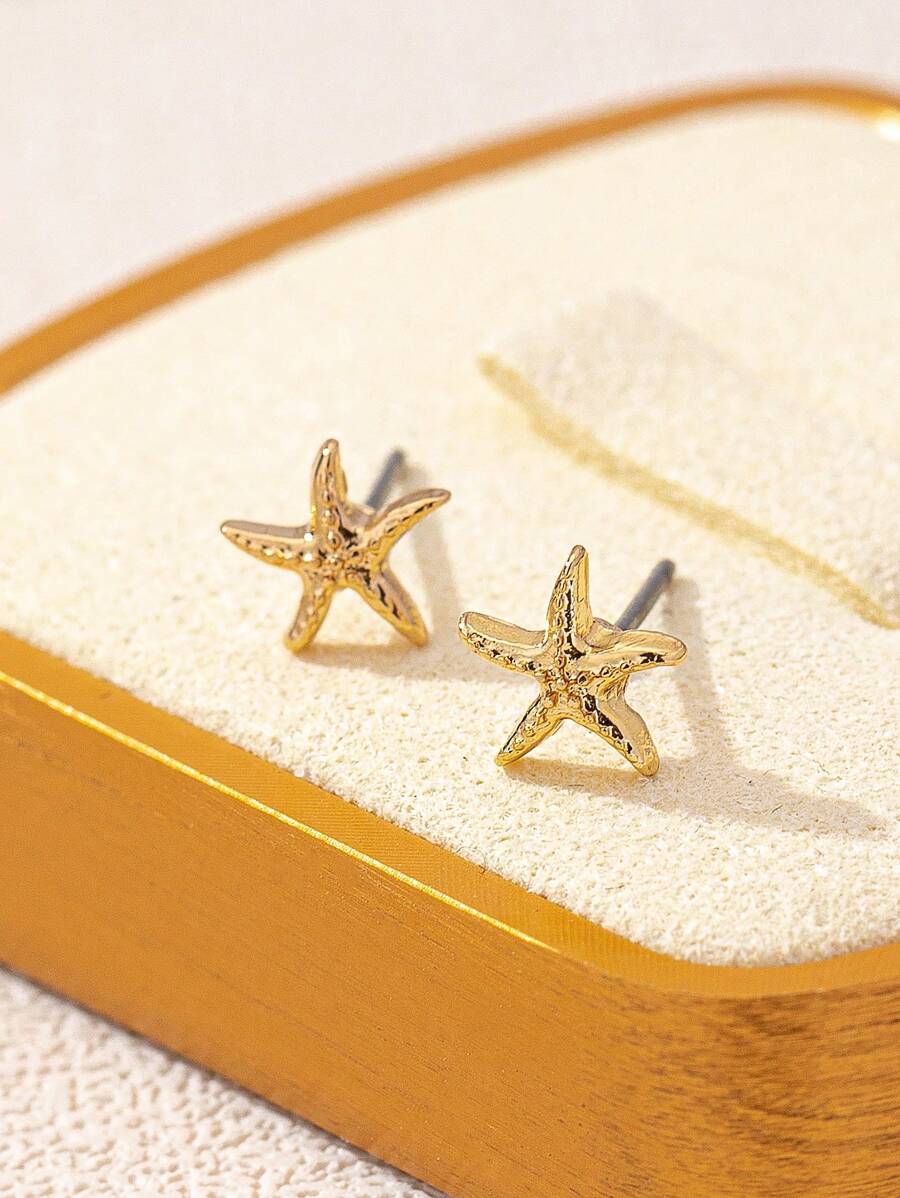 1 Pair Delicate Golden Starfish Earrings